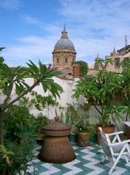 Die Kathedrale von Palermo aus der zweite Terrasse gesehen